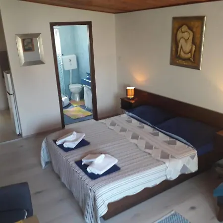 Apartments Carev 1293 3* Jezera