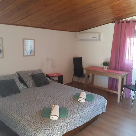 Apartments Carev 1293 Guest house Jezera