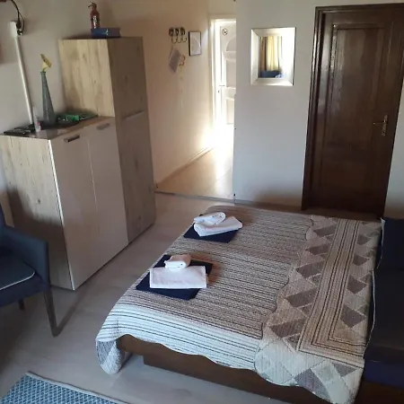 Apartments Carev 1293 3*