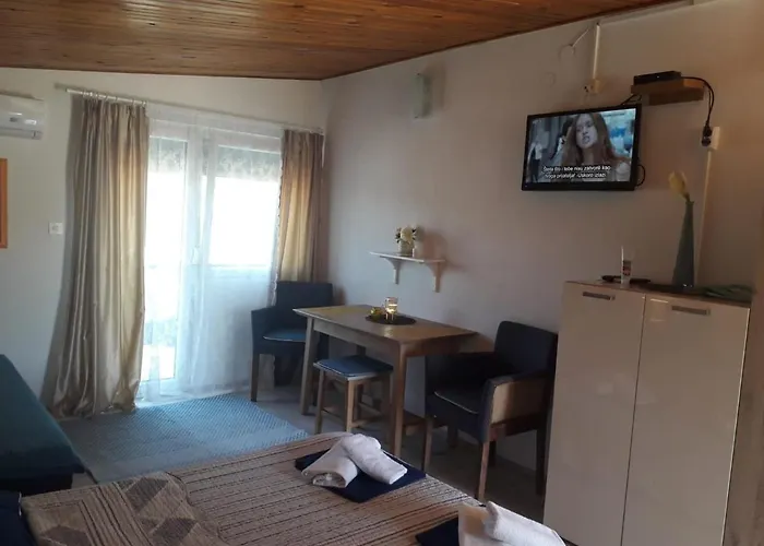 Guest house Apartments Carev 1293