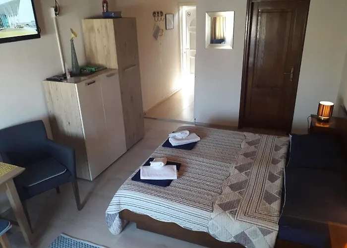 Apartments Carev 1293 3*